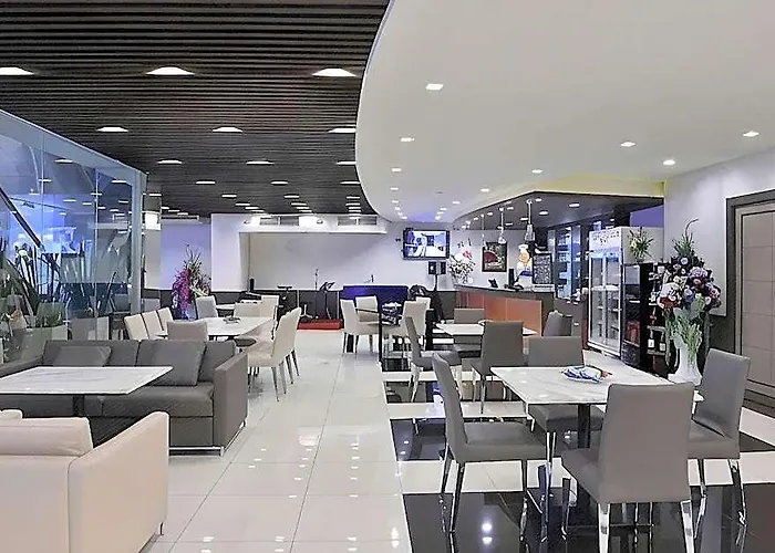 Hotel The 93